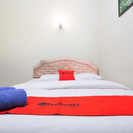 Hotel Reddoorz @ Supratman Street Bandung Exterior foto