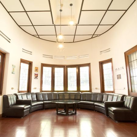 Hotel Reddoorz @ Supratman Street Bandung Exterior foto