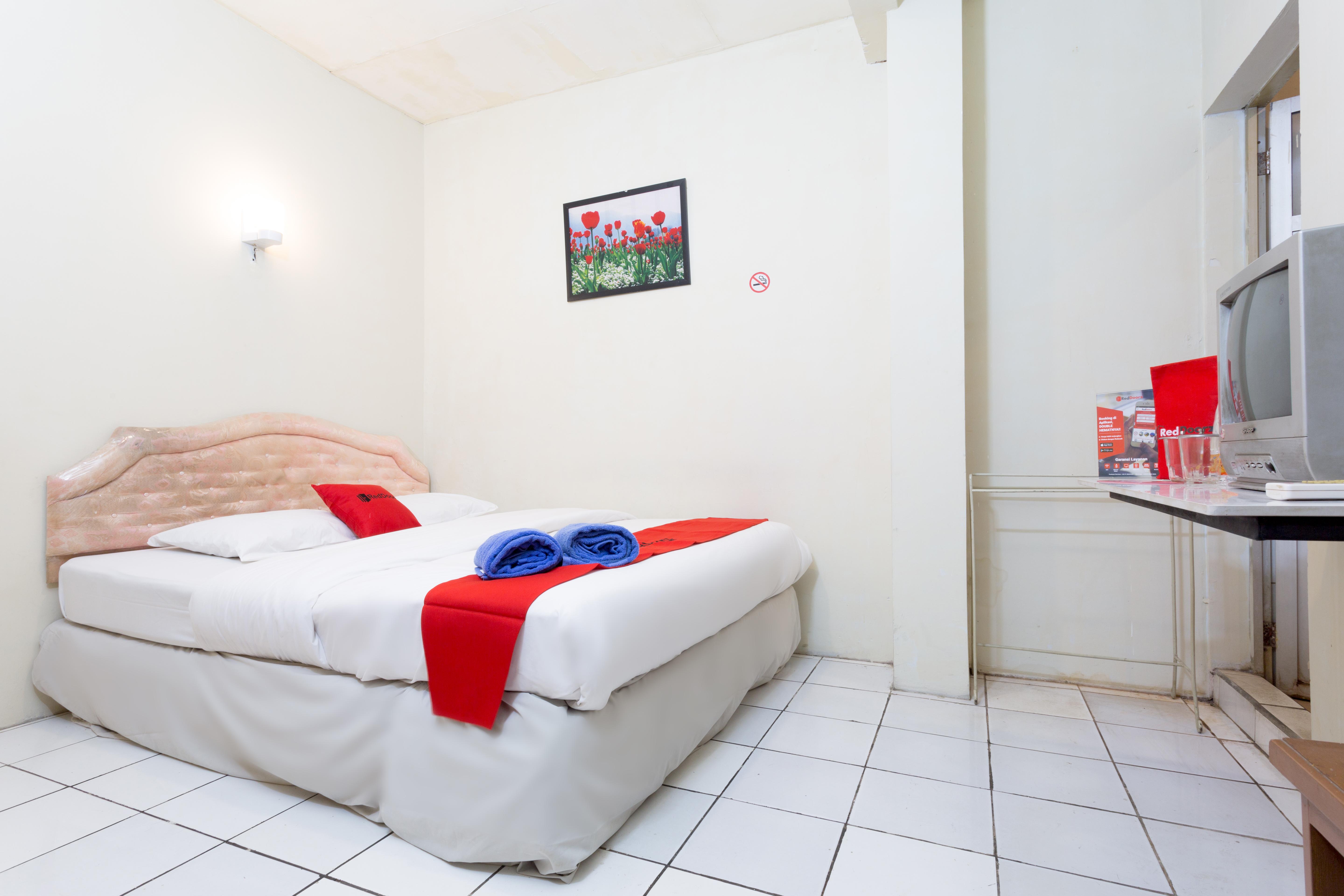Hotel Reddoorz @ Supratman Street Bandung Exterior foto