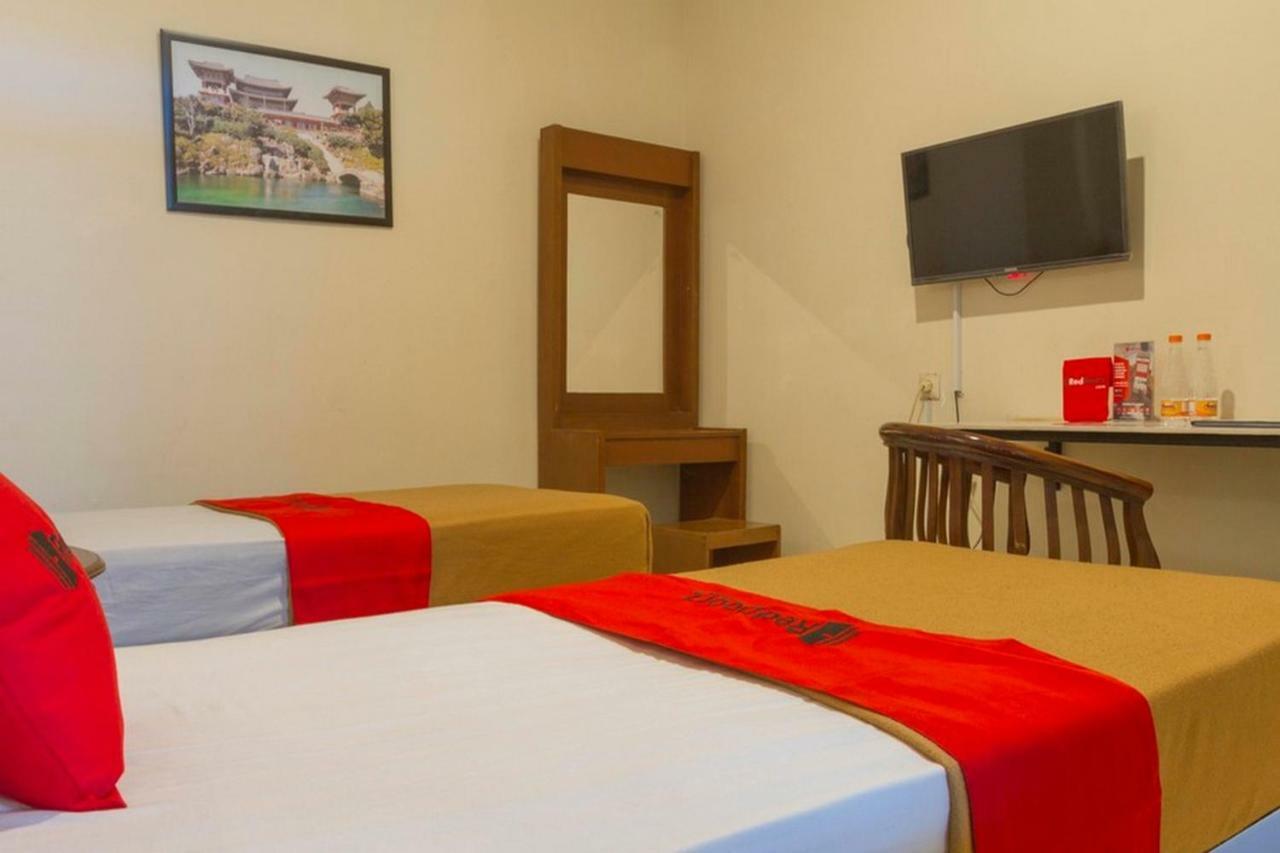 Hotel Reddoorz @ Supratman Street Bandung Exterior foto
