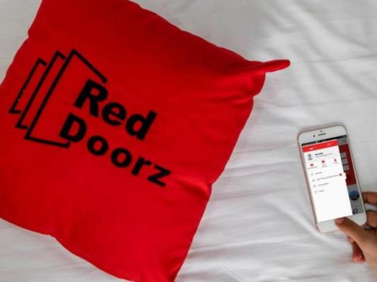 Hotel Reddoorz @ Supratman Street Bandung Exterior foto